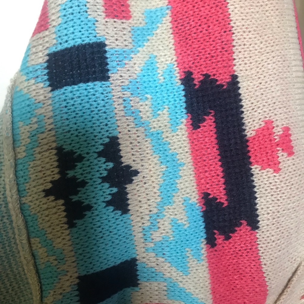 Gorgeous Aztec Sweater - Picture 4 of 5